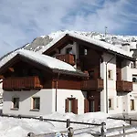 Arcobaleno Giallo Appartement *